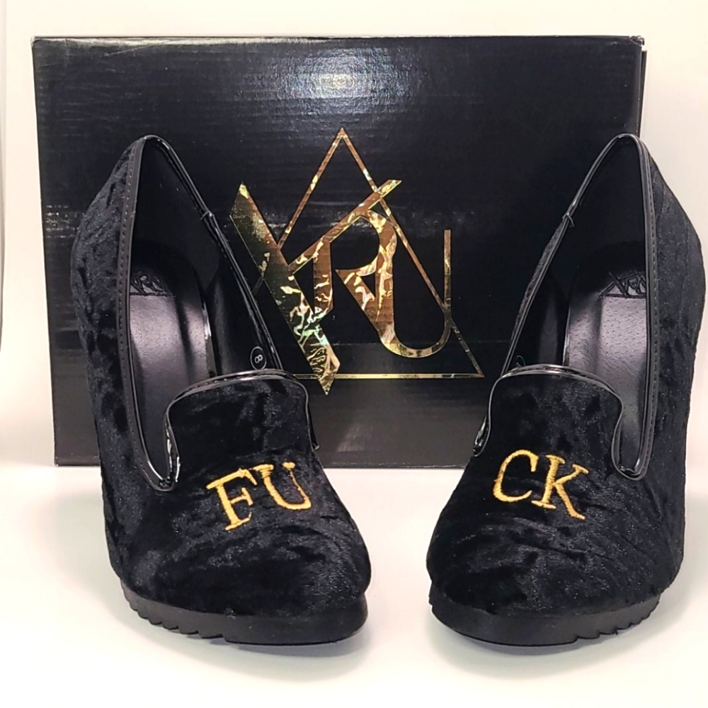 YRU Loafer Pump Heels Velvet Size 8 NIB